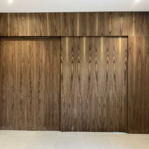 أبواب خشبية