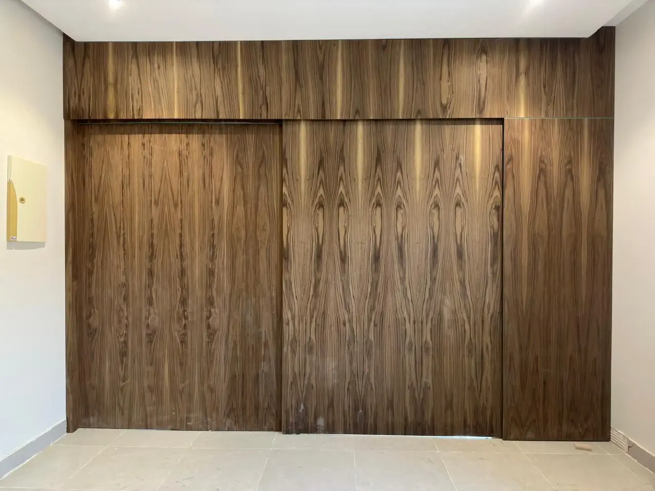 أبواب خشبية